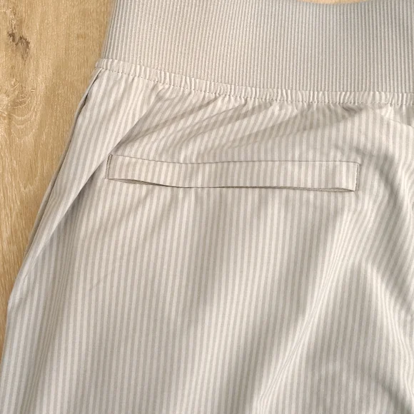 Athleta Brooklyn Ankle Pant Trouser Sz 6 Gray Stripe - Picture 7 of 9